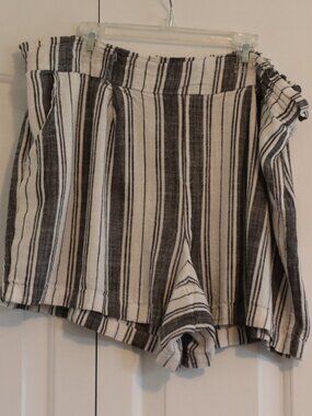 LILI Sport Striped Rayon/Linen Blend Shorts Sz 1X Back Elastic Waistband Pockets